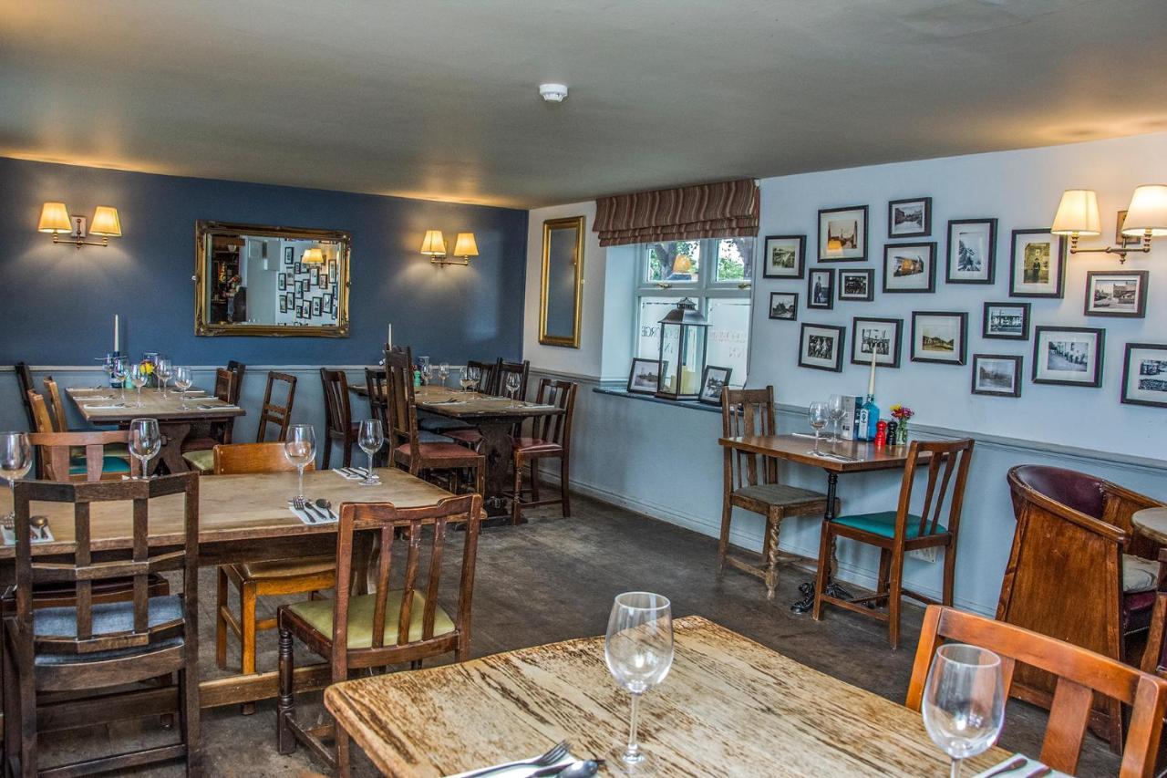 The George Inn Warminster Dış mekan fotoğraf