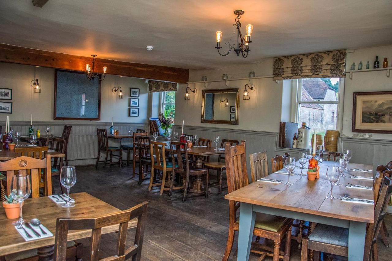 The George Inn Warminster Dış mekan fotoğraf